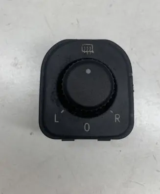Wing mirror switch
