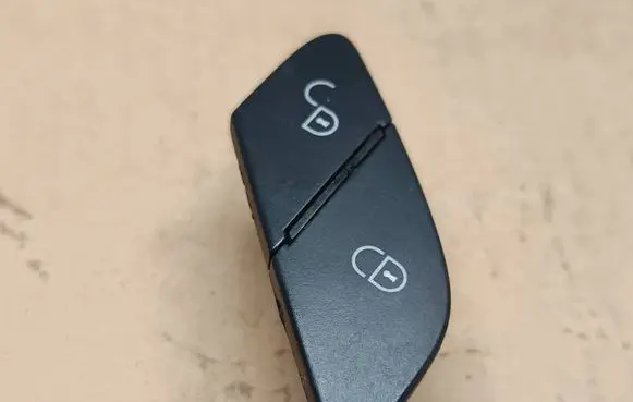 Mercedes-Benz ML W164 Central locking switch button A2518200910 03078050