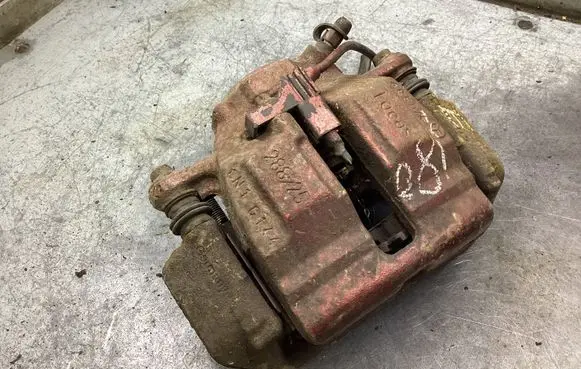 Mercedes-Benz C W203 Front brake caliper 68504