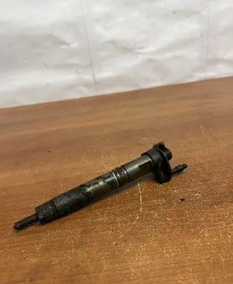 Mercedes-Benz E W211 Fuel injector A642070 D2700