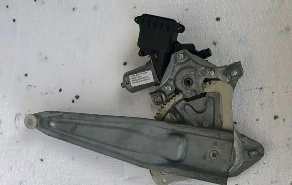 Toyota Verso Rear door window regulator motor 977556106 698400F040