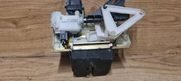 Volvo V70 Loading door lock 