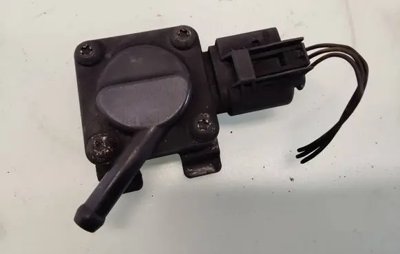 BMW 5 E60 E61 Exhaust gas pressure sensor 7789219