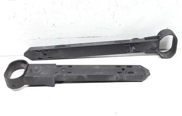 Headlight/headlamp mounting bracket