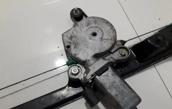 Fiat Punto (188) Front door window regulator motor 37101001