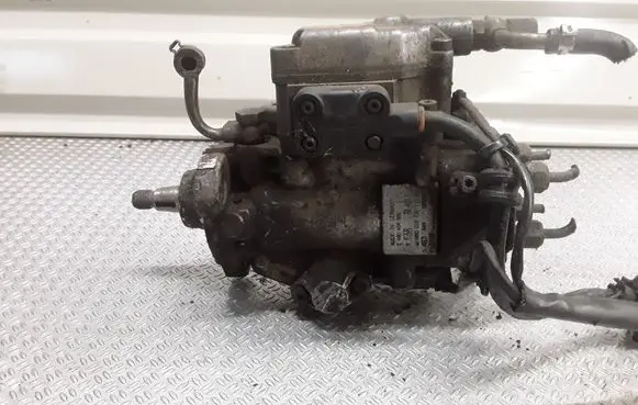 Audi A4 S4 B5 8D Fuel injection high pressure pump 028130115A 0460404986