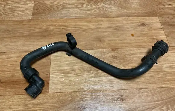 Opel Insignia A Engine coolant pipe/hose 565563897