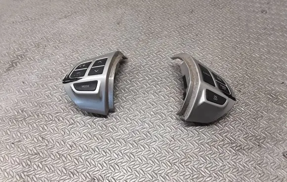 Mitsubishi Outlander Steering wheel buttons/switches