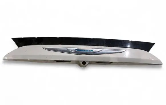 Chrysler Pacifica Tailgate trim 5UT86PW2AG 41008G5L 020419