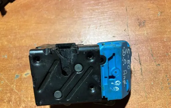 Volvo S80 Front door lock