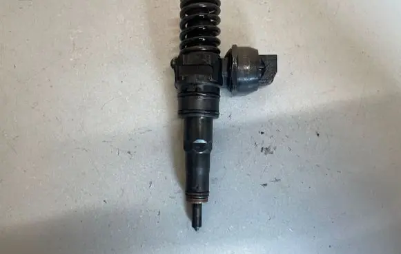 Skoda Fabia Mk2 (5J) Fuel injector 045130073T