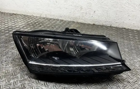 Skoda Fabia Mk3 (NJ) Headlight/headlamp 6V1941016D 030111520200