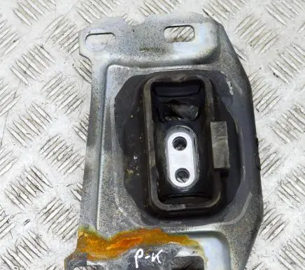 Opel Grandland X Engine mount bracket 9813699680