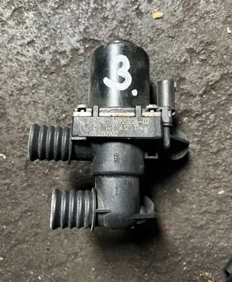 BMW 5 E60 E61 Coolant heater control valve 6920226