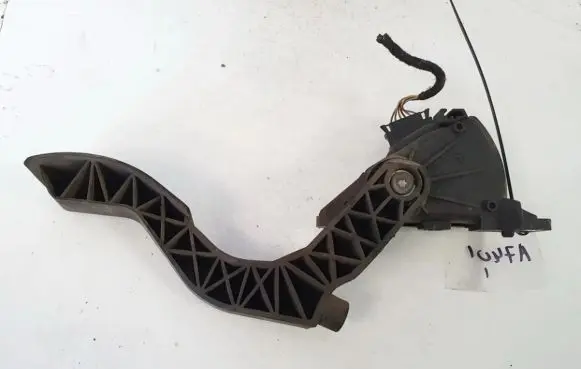 Volkswagen PASSAT B5.5 Accelerator throttle pedal 8d1721523f 6pv008376-03