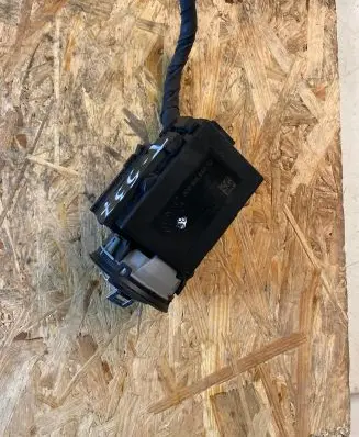 Volkswagen PASSAT B6 Ignition lock 3C0905843Q 33303301 11602402