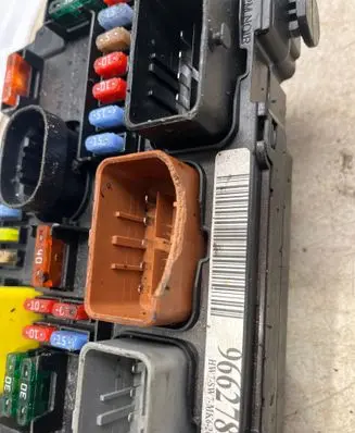 Peugeot 207 Fuse module 9662783880