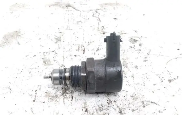 Renault Trafic II (X83) Fuel pressure regulator H8200610770 0281002800