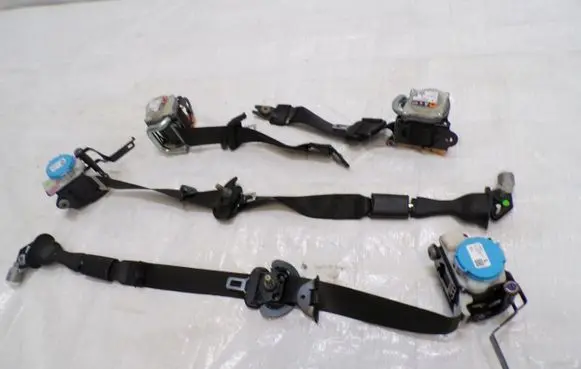 Opel Insignia B Set of seat belts 23465047