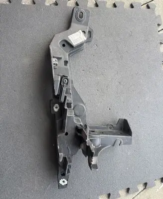 Smart ForTwo II Fender mounting bracket A4537510800 648A49396 1433737X