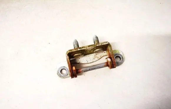 Subaru Forester SF Tailgate/trunk/boot hinge