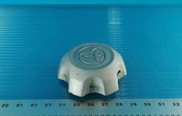 Toyota Hilux (AN10, AN20, AN30) Original wheel cap 426030K050