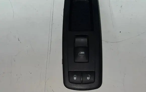Chrysler Voyager Electric window control switch 68029178A 10035067 10003148