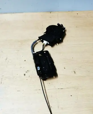 BMW 5 GT F07 Loading door lock 913125103