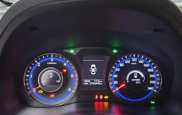 Hyundai i40 Speedometer (instrument cluster) 94001-3Z400 IMPRK1531868