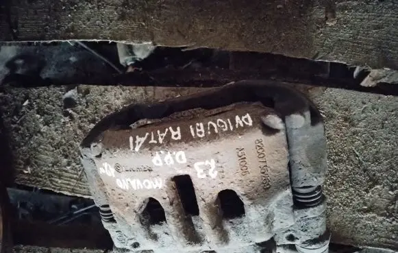 Renault Master III Front brake caliper