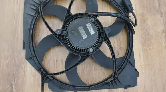 BMW X3 E83 Electric radiator cooling fan 67326925702