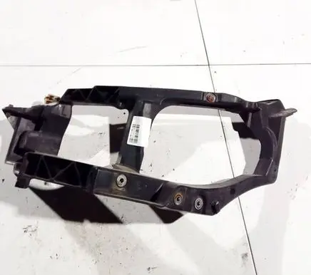 Front bumper mounting bracket