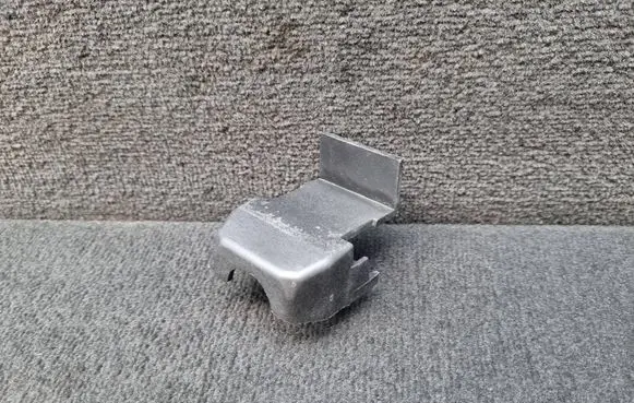Front bumper mounting bracket