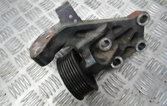 Toyota Auris 150 Engine mounting bracket 123150r020 12315-0r020