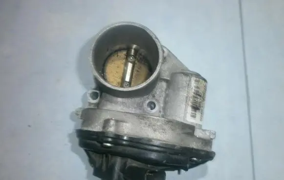Ford Fiesta Throttle valve vr2s6u9e927fc 2S6UFC