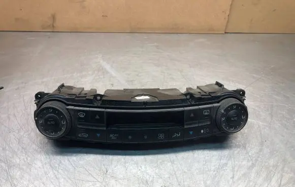 Mercedes-Benz E W211 Climate control unit 2118300185 00114303