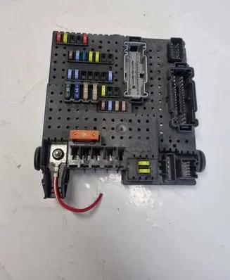 Volvo XC70 Fuse module 30728512 28017881 06W013