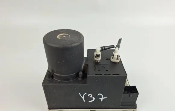 Audi A4 S4 B5 8D Central locking vacuum pump 8D0862257B