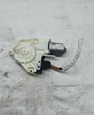 Skoda Yeti (5L) Rear door window regulator motor 8K0959812 966607100 7746022900