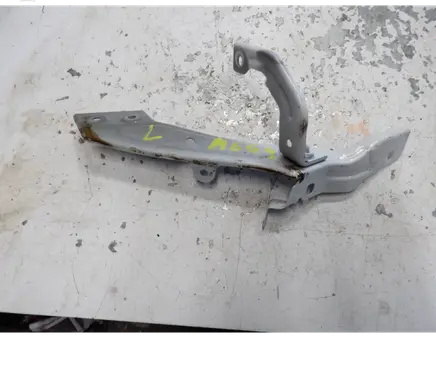 Renault Megane IV Fender mounting bracket