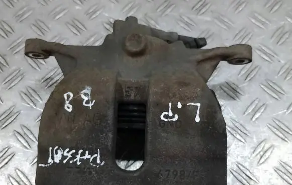 Volkswagen PASSAT B8 Front brake caliper