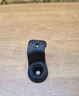 Volvo V40 Air filter cleaner box bracket assembly 