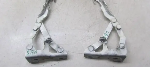 SsangYong Tivoli Engine bonnet/hood hinges