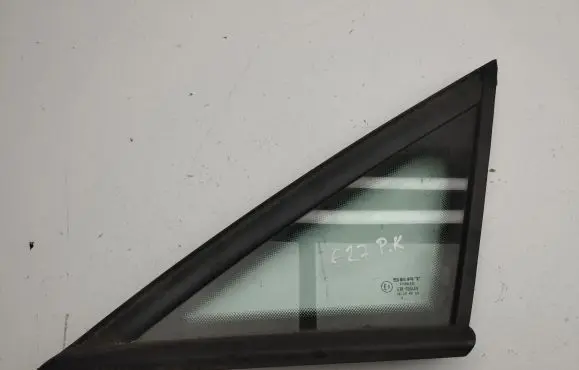 Seat Altea Front door vent window glass four-door 