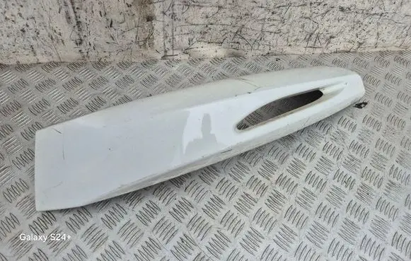 Front bumper lip