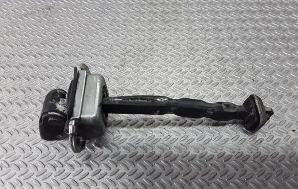 Skoda Octavia Mk2 (1Z) Front door check strap stopper