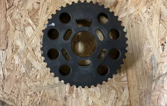 Volkswagen PASSAT B6 Camshaft pulley/ VANOS 038109111E