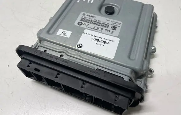 BMW 5 F10 F11 Engine control unit/module 0281018784 8518891