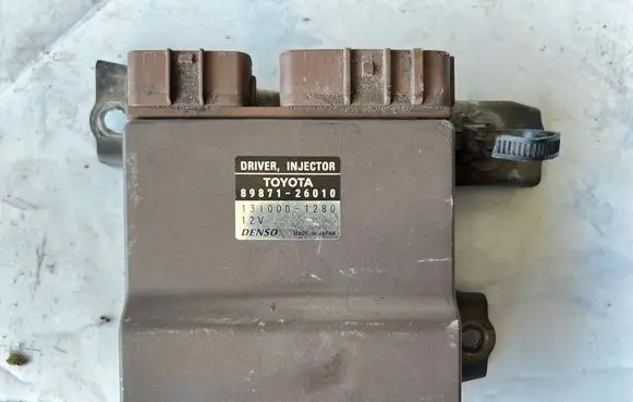Toyota RAV 4 (XA20) Fuel injection control unit/module 8987126010 131000120
