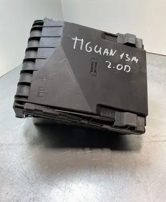 Volkswagen Tiguan Fuse box set 3C0937125A